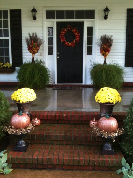 Gorgeous 24 front porch decorate ideas for fall | The Princess Home