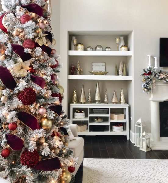 Stunning Christmas Living Room Decorations Ideas