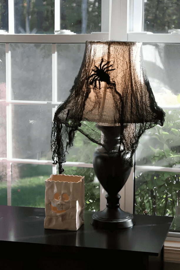18.Creepy Lamp