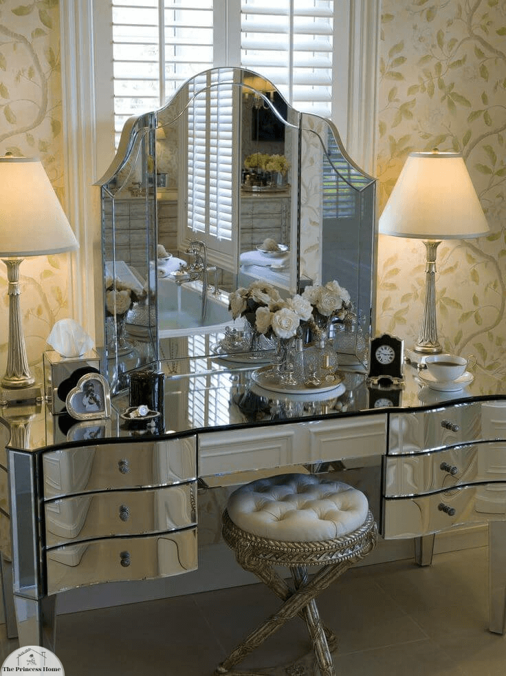 The Glamorous Vanity Mirror Table