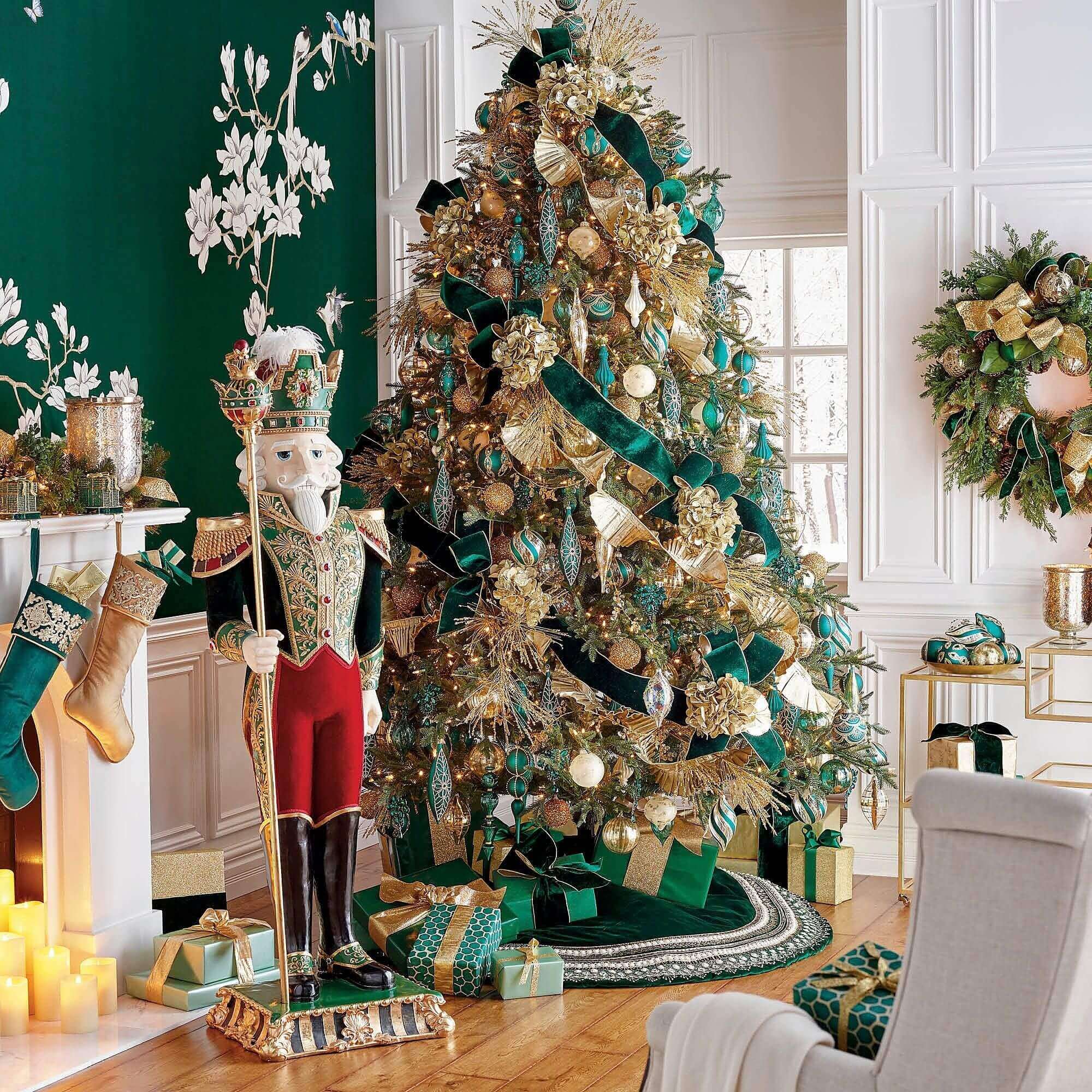 Christmas Tree Ribbon Ideas To Decorate Like a Pro - Decorator's